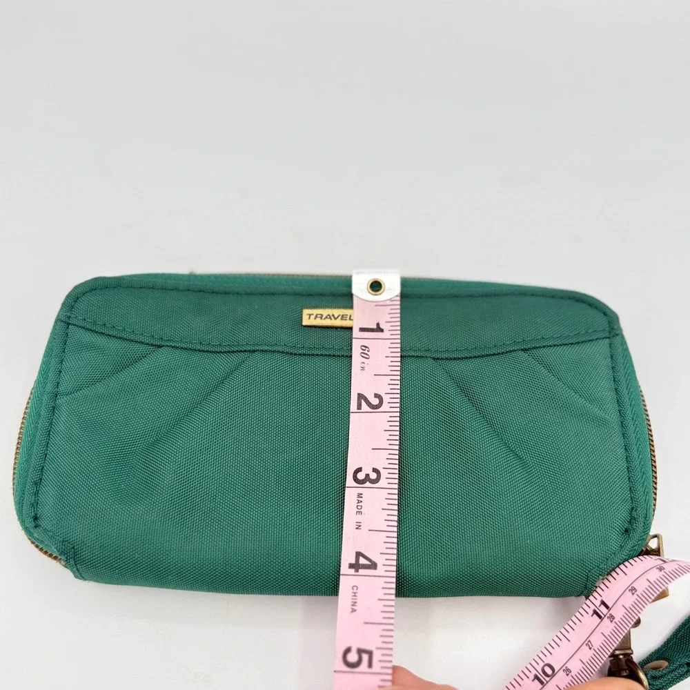 Travelon RFID Blocking Wristlet Wallet Womens Green Nylon Zip Around Clutch